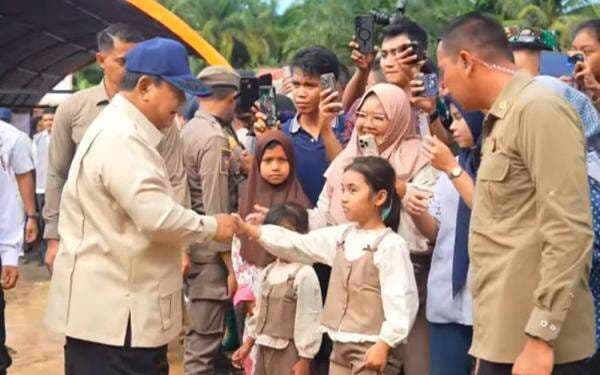 Presiden Prabowo Akan Nonton Layar Tancap dengan Pengungsi di Tapsel saat Malam Tahun Baru