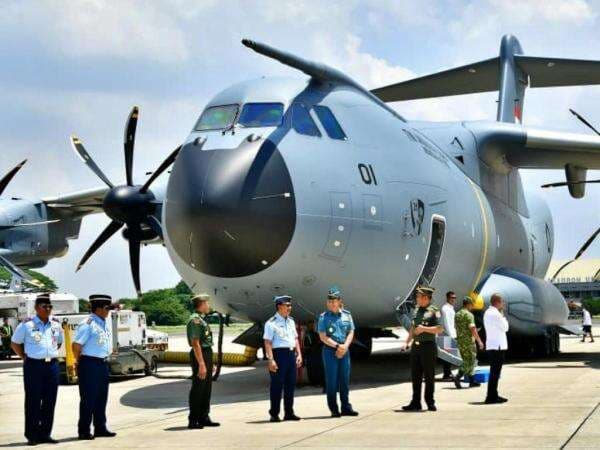 TNI Kerahkan Tiga Pesawat Angkut untuk Percepatan Pengiriman Bantuan Bencana ke Sumatera TNI Kerahkan Tiga Pesawat Angkut untuk Percepatan Pengiriman Bantuan Bencana ke Sumatera