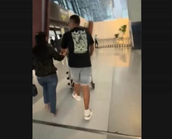 Viral! Istri Sah Melabrak Suami dan Pelakor di Bandara, Baru Pulang Liburan dari Bali