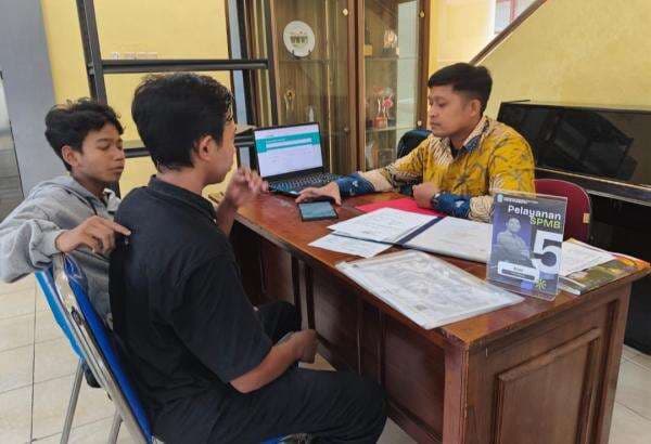 Meski Libur, Dindik Jatim Tetap Layani Pengambilan PIN SPMB 2025 untuk Calon Siswa Baru
