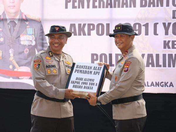 Tanggap Karhutla, Alumni Akabri 1991 Salurkan Bantuan 9 Mesin Pompa Air ke Polda Kalteng