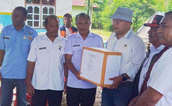 Kunjungi Korban Banjir,Winston Rondo:"Pemprov Harus Bertindak Cepat, Bangun Bronjong Sungai Siumate