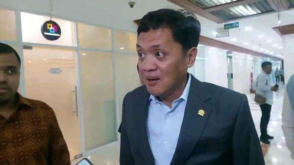 DPR Usul Usia Pensiun Anggota Polri Harus Sama dengan TNI dan Kejaksaan