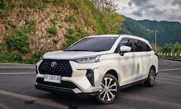 Menguji Batas Irit Veloz Hybrid, Begini Perjalanan dengan Deretan Mobil xEV Toyota di Lombok