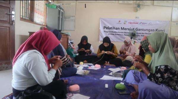 Melalui Kerajinan Rajut, Perempuan Bojonegoro dan Tuban Merajut Asa hingga Pasar Dunia