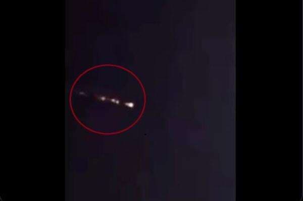 Viral Benda Bercahaya Diduga Meteor Jatuh di Cirebon, Ini Analisis BMKG Viral Benda Bercahaya Diduga Meteor Jatuh di Cirebon, Ini Analisis BMKG