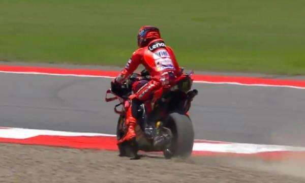 FIM Ubah Aturan di MotoGP 2026: Pembalap Tak Bisa Langsung Masuk Sirkuit jika Terjatuh, Marc Marquez Dirugikan? FIM Ubah Aturan di MotoGP 2026: Pembalap Tak Bisa Langsung Masuk Sirkuit jika Terjatuh, Marc Marquez Dirugikan?