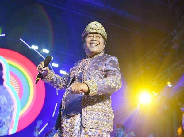 Kenangan Haru Mansyur S, Selalu Cium Kening Istri Tercinta sebelum Meninggal Dunia