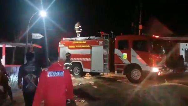 Kamar Barak di Palangka Raya Terbakar Saat Ditinggal Penghuninya, Diduga Akibat Korsleting Listrik Kamar Barak di Palangka Raya Terbakar Saat Ditinggal Penghuninya, Diduga Akibat Korsleting Listrik