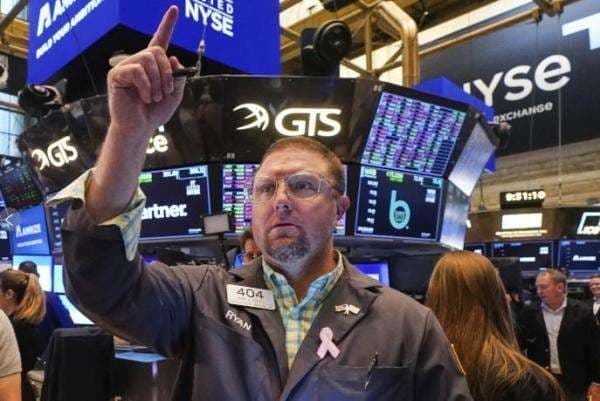Wall Street Dibuka Semringah, S&P Tembus Level 7.000 untuk Pertama Kalinya