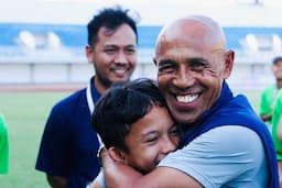 Simon Tahamata Bandingkan Pembinaan Usia Dini di Belanda dengan Indonesia