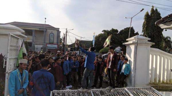 Aliansi Mahasiswa Desak Pemkab dan APH Beri Sanksi Pembuang Limbah di Karangligar dan Sungai Kocon