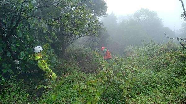 Berlangsung Dramatis, Korban Kedua Pesawat ATR 42-500 Behasil Dievakuasi dari Medan Ekstrem