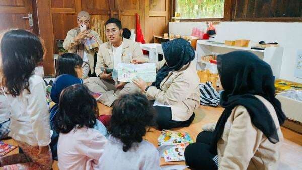 Ikatan Penerima Beasiswa LPDP UNS Donasi Buku dan Mengajar di Sekolah Peradaban Magelang Ikatan Penerima Beasiswa LPDP UNS Donasi Buku dan Mengajar di Sekolah Peradaban Magelang