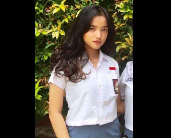 3 Potret Lawas Fuji Saat Masih Sekolah 3 Potret Lawas Fuji Saat Masih Sekolah