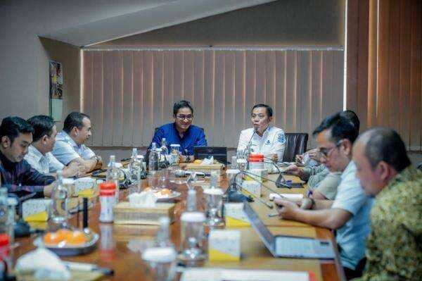 Pemkab Karawang Gandeng PT KAI Daop 1 Lakukan Penataan RTH dan Bangunan Liar