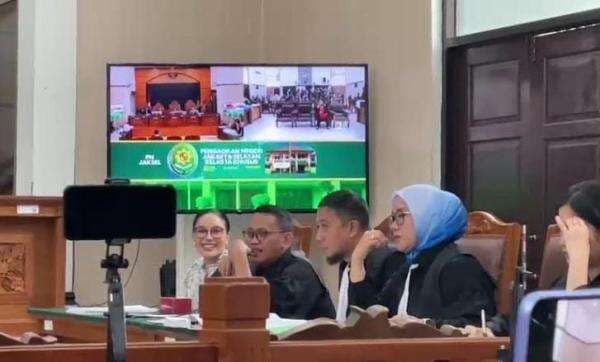 Nikita Mirzani Ngakak Dengar Keterangan Polos Saksi saat Dijanjikan Glowing Oleh Reza Gladys