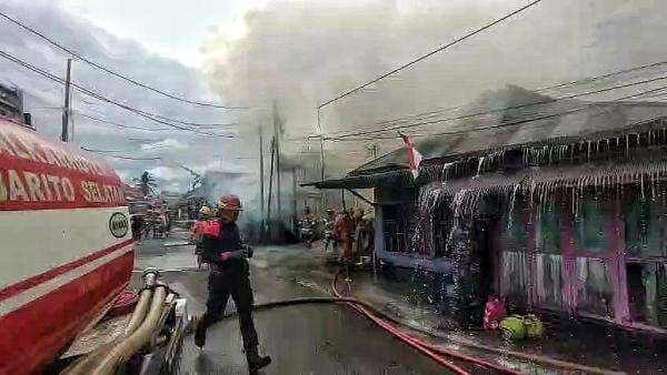 Kebakaran Hanguskan Rumah Sekaligus Tempat Usaha penjualan BBM dan Gas LPG di Barito Selatan