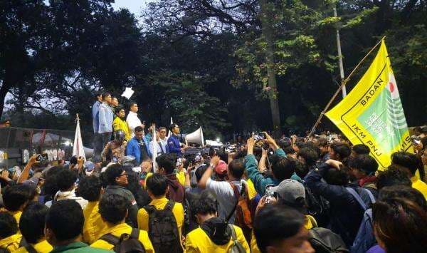 BEM SI Demo Indonesia Cemas 2025 di Patung Kuda, 11 Tuntutan untuk Pemerintah