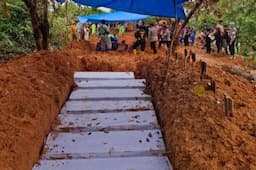 24 Jenazah Tak Teridentifikasi Korban Banjir dan Longsor di Sumbar Dimakamkan Massal