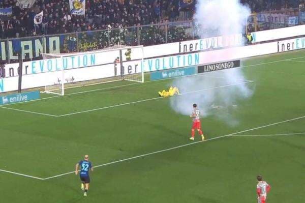 Kronologi Emil Audero Terkena Flare saat Laga Cremonese vs Inter Milan