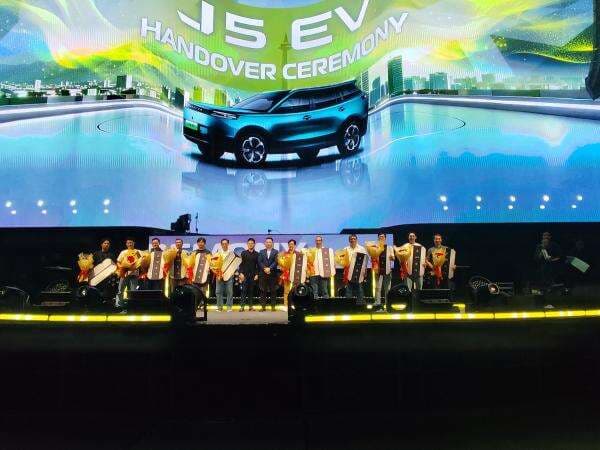 JAECOO Serah Terima 3.000 Unit J5 EV, Umumkan Program Price Lock Insurance