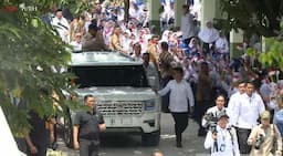 Momen Pelajar Histeris Sambut Prabowo di SMPN 4 Bekasi