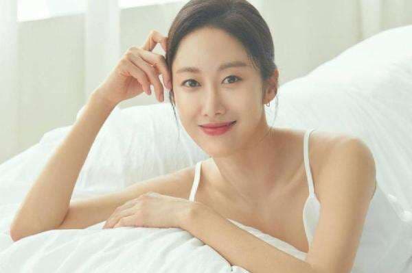 Viral Jeon Hye Bin Minta Maaf usai Kartu Kredit Dicopet di Bali