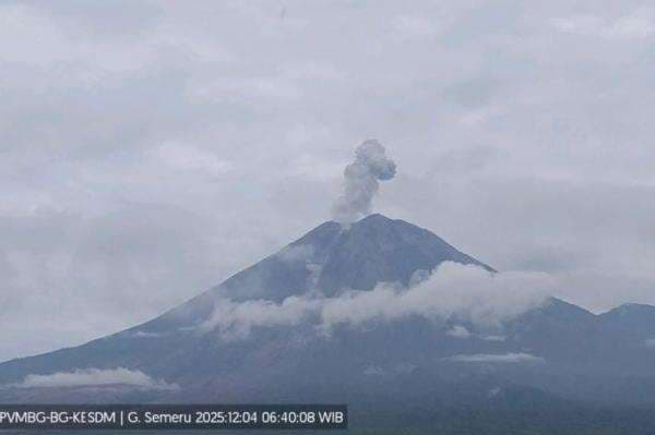 Gunung Semeru 2 Kali Meletus Pagi Ini, Muntahkan Abu Vulkanik 1.000 Meter