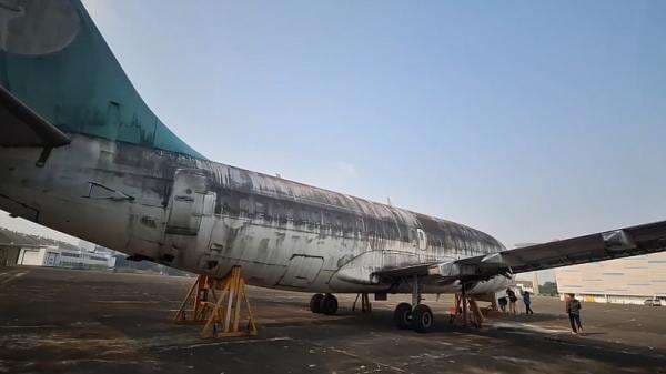 Penampakan 2 Boeing 737 Terlantar di PTDI Bandung Viral, Mangkrak Sejak 2005 Penampakan 2 Boeing 737 Terlantar di PTDI Bandung Viral, Mangkrak Sejak 2005