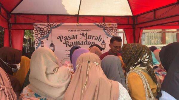 PLN Ponorogo Jual Sembako Murah Jelang Lebaran, Ludes Diserbu Warga