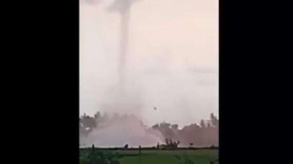 Mengerikan! Puting Beliung Berputar Terjang Permukiman Warga Jembrana Terekam Kamera