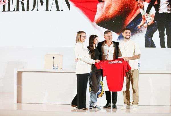 Masyarakat Indonesia Berebut Jadi Pacar Anak Perempuan John Herdman sang Pelatih Timnas Indonesia