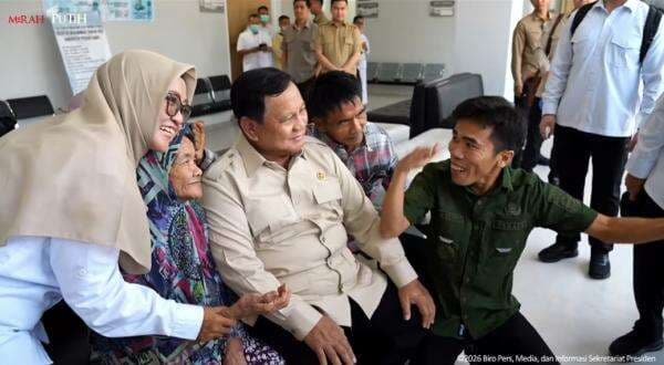 Momen Prabowo Sapa Warga Sebelum Resmikan RSUD Krui Pesisir Barat Lampung