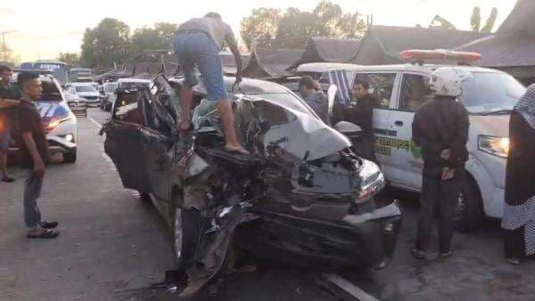 Kecelakaan Maut Menimpa Rombongan Satu Keluarga dari Toraja di Barru, Sopir Tewas