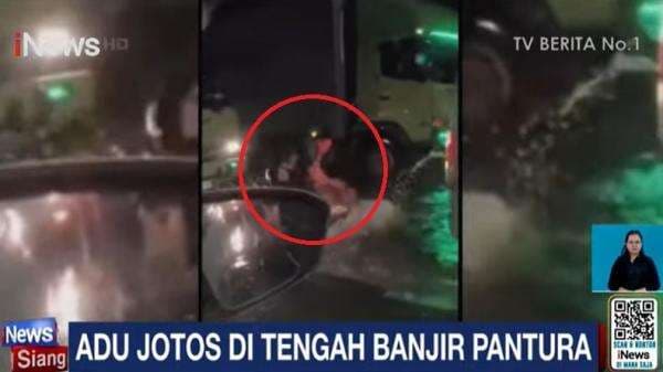 Viral! Sopir Truk Duel di Tengah Kemacetan Jalur Pantura Demak, Bergelut di Tengah Banjir Viral! Sopir Truk Duel di Tengah Kemacetan Jalur Pantura Demak, Bergelut di Tengah Banjir