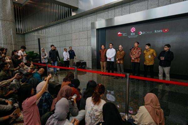 Cerita Ketua OJK Baru Tahu Dirut BEI Iman Rachman Mundur Lewat Youtube