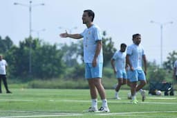 Thom Haye Blak-blakan! Jeda Kompetisi Bikin Persib Makin Berbahaya Lawan Dewa United