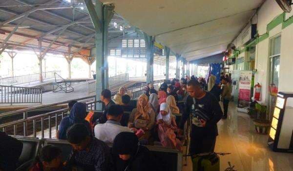 Stasiun Bojonegoro Layani Ribuan Penumpang Jelang Akhir Libur Panjang Iduladha