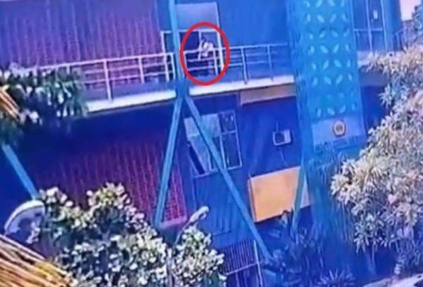 Mahasiswi Universitas Pakuan Jatuh dari Lantai 3, Begini Kondisinya Mahasiswi Universitas Pakuan Jatuh dari Lantai 3, Begini Kondisinya