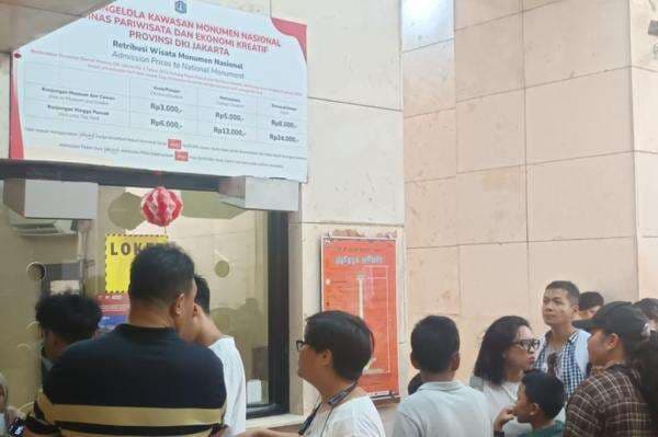 Libur Isra Miraj, Ribuan Pengunjung Padati Monas 