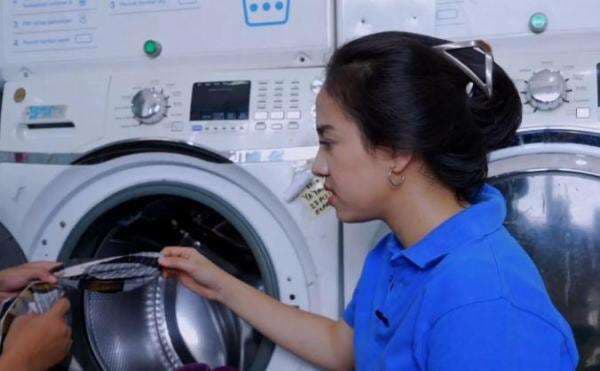 Seharian di Laundry, Azia Langsung Kena Omel!