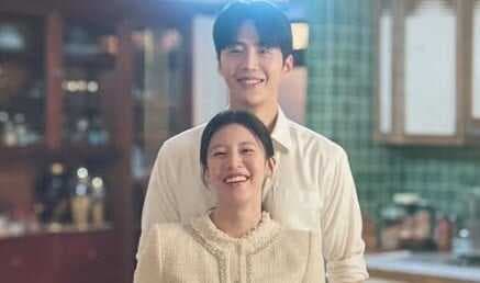 Kim Seon-ho Unggah Momen Romantis Bareng Go Youn-jung, Warganet Ikut Baper