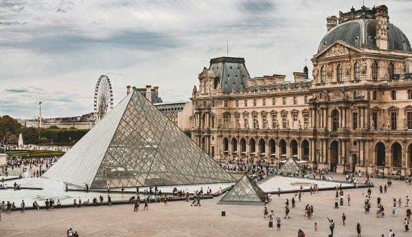 BREAKING NEWS: Museum Louvre Dirampok, Pelaku Gondol 9 Perhiasan