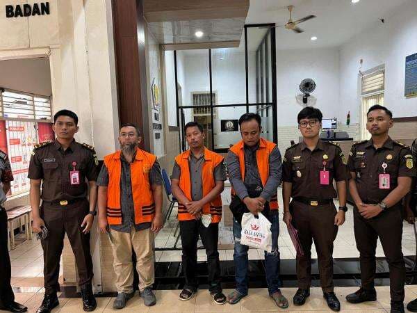 Dua Pegawai Bank BUMN Cabang Pare Kediri Ditahan Kasus Kredit Fiktif, Begini Modusnya Dua Pegawai Bank BUMN Cabang Pare Kediri Ditahan Kasus Kredit Fiktif, Begini Modusnya