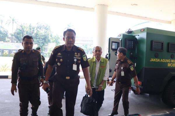 Kejagung Serahkan 3 Tersangka Kasus Satelit Slot Orbit 123 BT ke Tim Penuntut