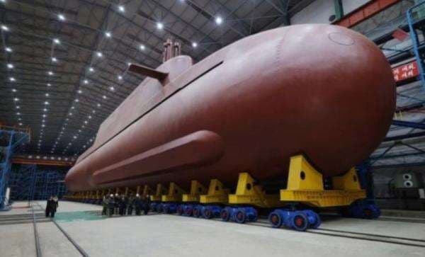 Kim Jong Un Pamer Kapal Selam Nuklir Pertama Buatan Korea Utara
