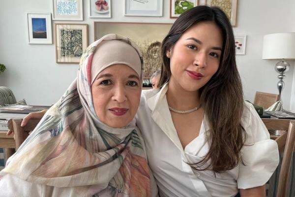 Kakak Raisa Bagikan Momen Terakhir Sang Ibu sebelum Meninggal Dunia Kakak Raisa Bagikan Momen Terakhir Sang Ibu sebelum Meninggal Dunia