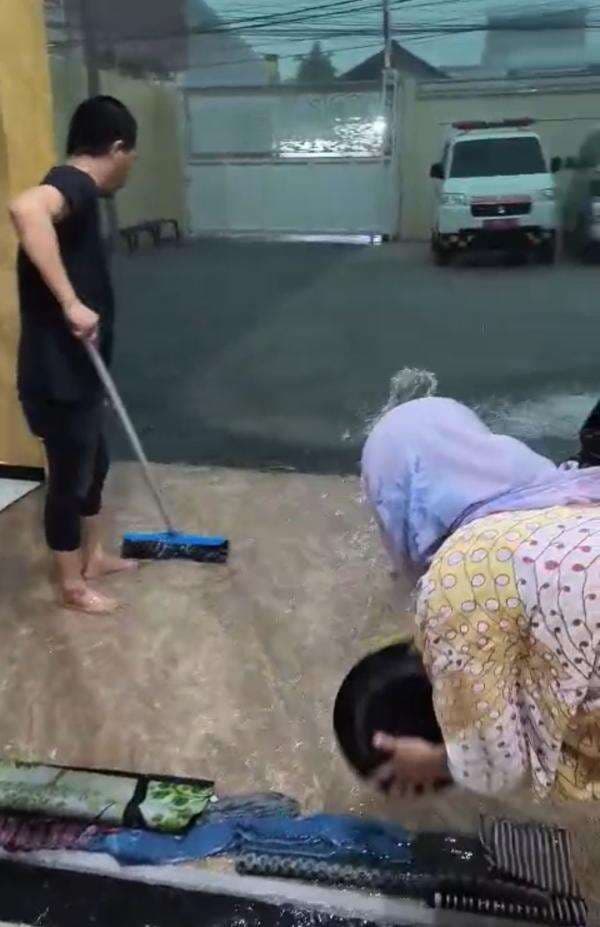 BREAKING NEWS: Banjir Landa Cilebut Barat Bogor, Rumah Kepala Desa Ikut Terendam