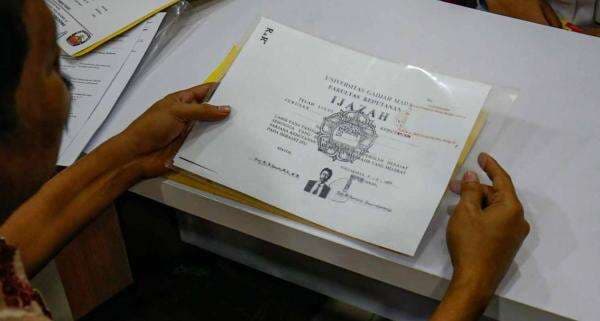 Tolak Tawaran Eksklusif Lihat 9 Item Salinan Ijazah Jokowi, Bonatua: Harus Dibuka ke Publik!